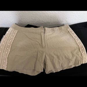 Judith March shorts Kacie, sz. L, natural linen and cotton with cream lace EUC